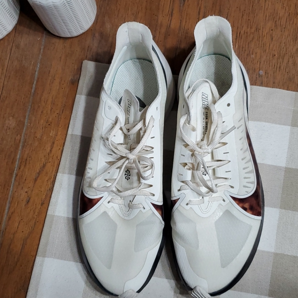 Nike - Picture 2 of 7